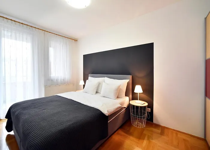 Apartment Stadium